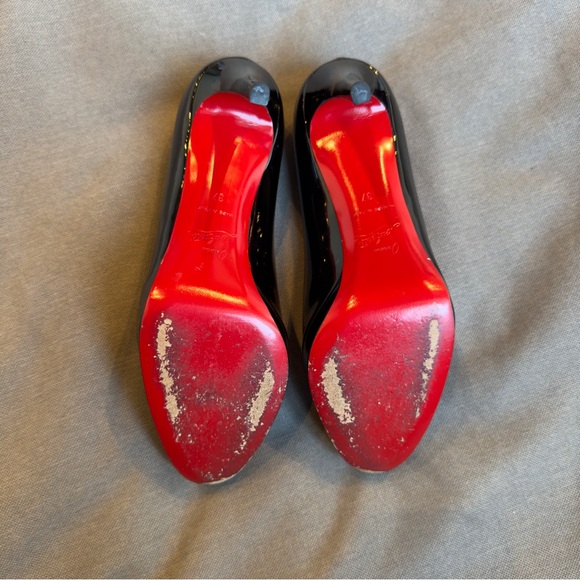CHRISTIAN LOUBOUTIN Round Toe Patent Leather Pumps - Picture 4 of 5
